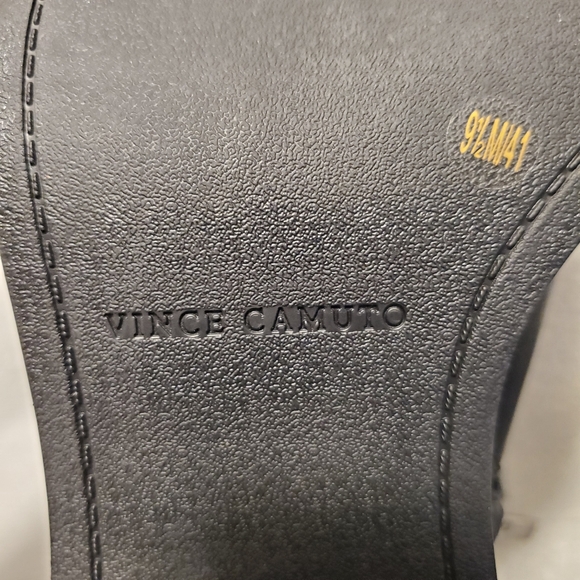 VINCE CAMUTO Vergila Bootie - Picture 8 of 10